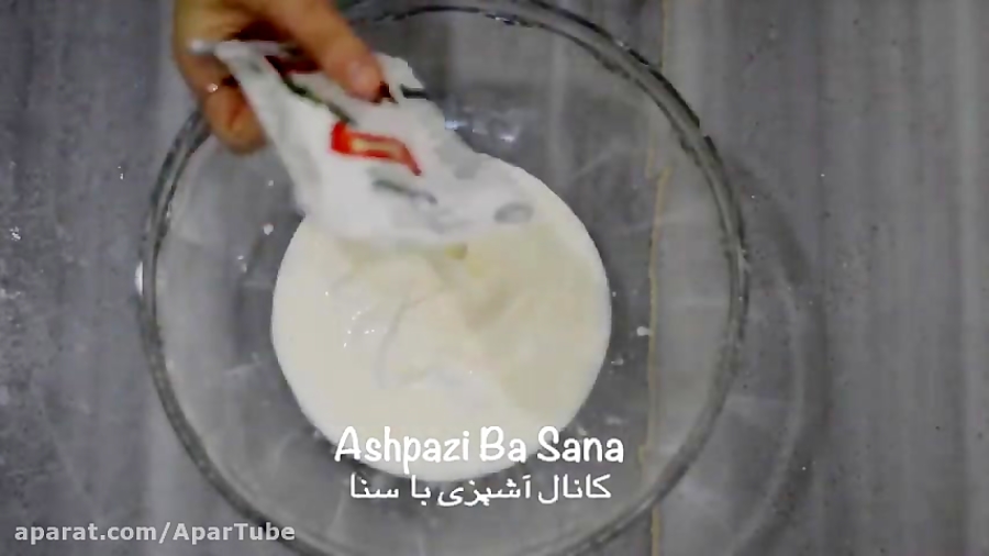 طرز تهیه خامه رنگین کمان برای تزیین انواع کیک، کاپ کیک و ماکارون