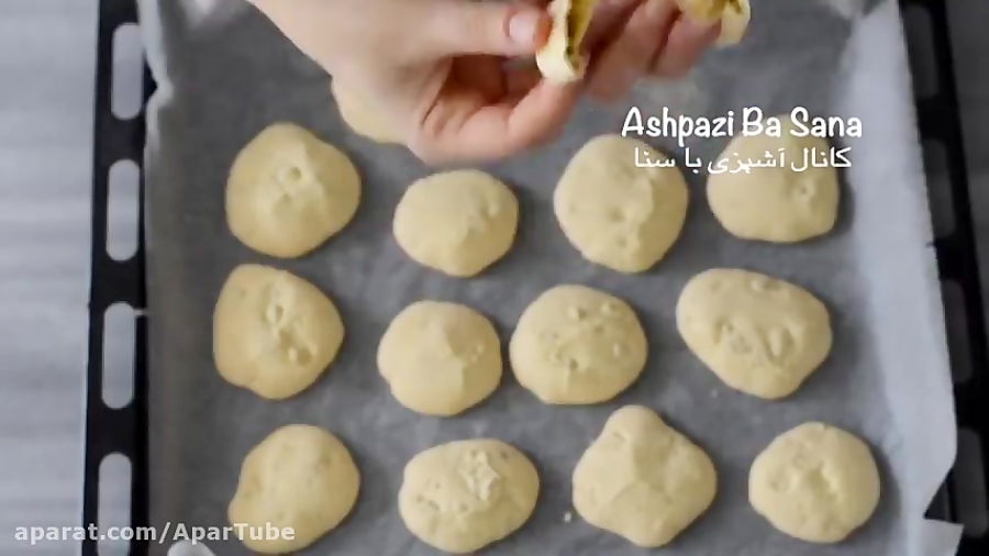 طرز تهیه شیرینی گردویی پفکی ترد و خوشمزه انتخابی عالی برای شیرینی عید نوروز