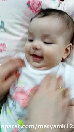 خنده یک بچه بامزه