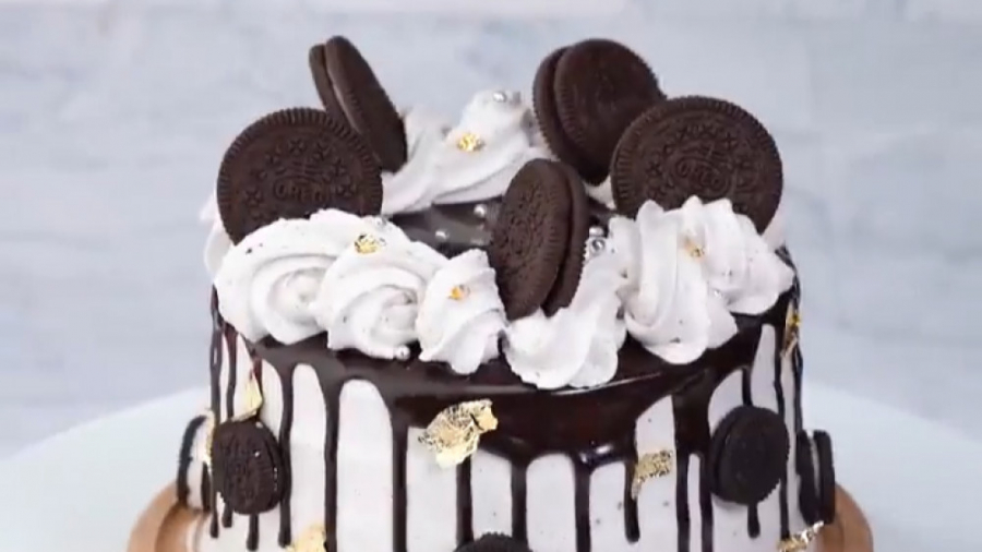 کیک آرایی و تزیین کیک و دسر