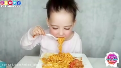 چالش غذا / چالش خوردن غذا