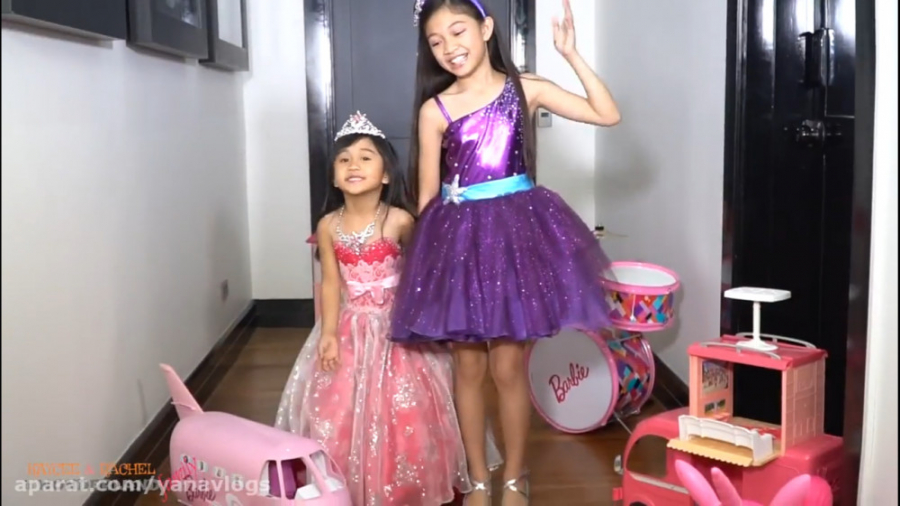 آرایش و لباس به سبک باربی