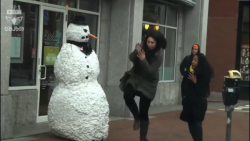 کلیپ وایرال دوربین مخفی آدم بر...