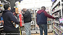 دوربین مخفی آب پاشیدن به مردم در فروشگاه
