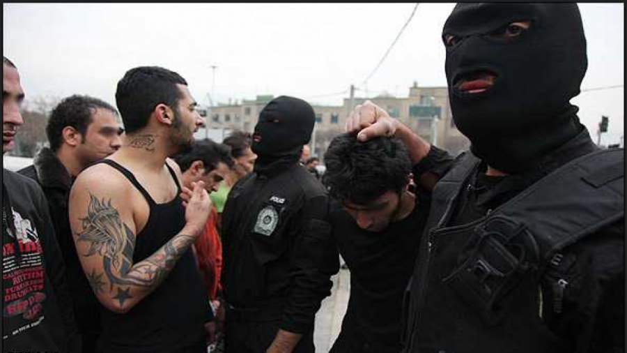 فیلم قدیمی برخورد یگان ویژه با...