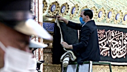 آئین سیاه‌پوشان ضریح مطهر...