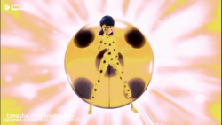 لحظه تبدیل شدن دختر کفشدوزکی ب...