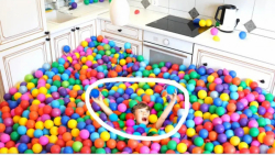 ماجراهای سنیا :: ۱ میلیون توپ...