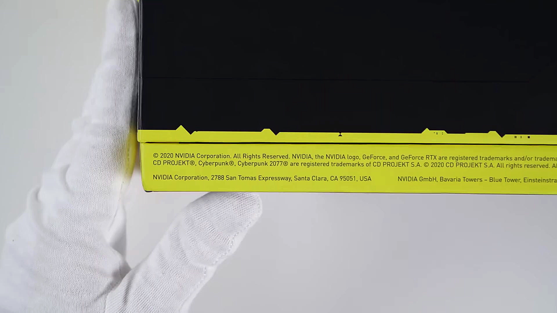 آنباکسینگ کارت گرافیک RTX 2080TI Cyberpunk Edition زمان173ثانیه