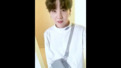 چالش لب&zwnj;خوانی با آهنگ Dyn...