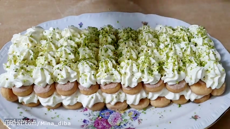 طرز تهیه شیرینی خامه ای با بیسکویت بدون فر