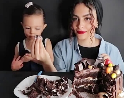 مونا فود و خواهر زادش