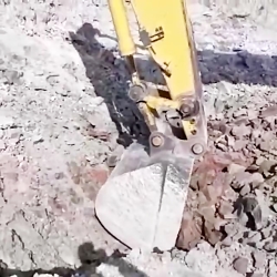 استخراج کلوخه بنتونیت سدیم و ک...