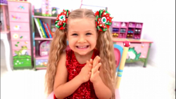 دیانا و روما  بازی با عروسک ها...