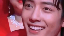 شیائو ژان و لبخندهای دلبرانه ا...