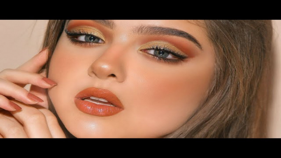 آرایش صورت رنگی و جذاب