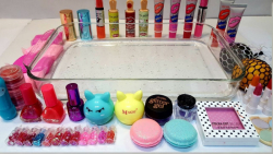 مخلوط کردن لوازم میکاپ و اسلای...