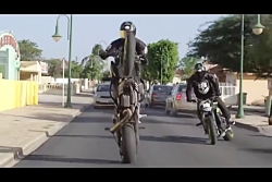 موتور سواری نمایشی در شهر