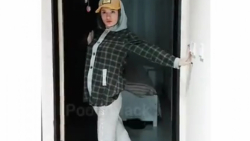 اتاق پریسا مرتب بهم ریختست