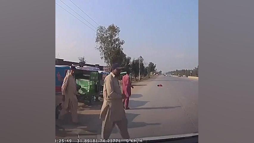 بدترین تصادف در جهان بچه 50 متر اونطرف تر اوفتاد ساناز محمدی
