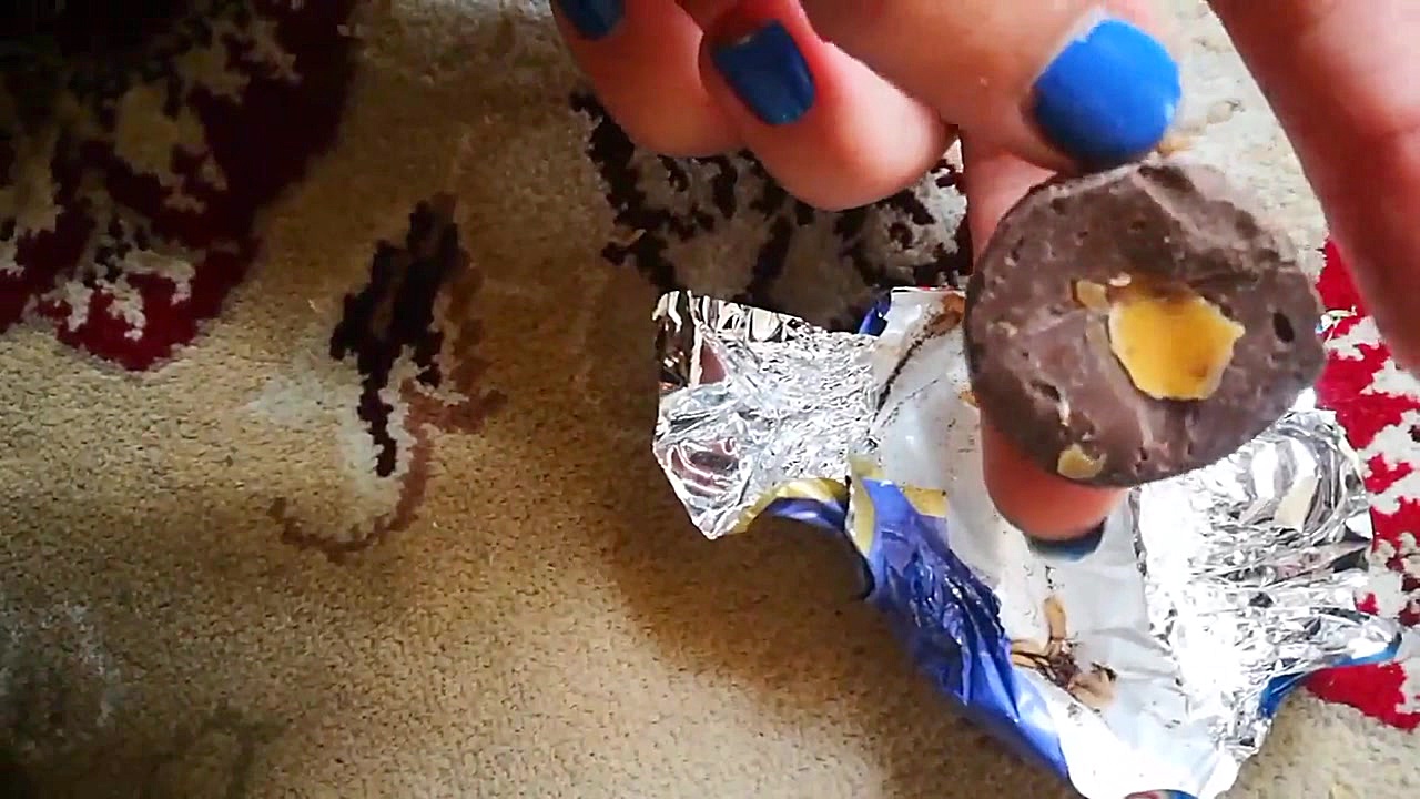 از این شکلاتا نخرید توش کرم هست شکلات ایدین ساناز محمدی