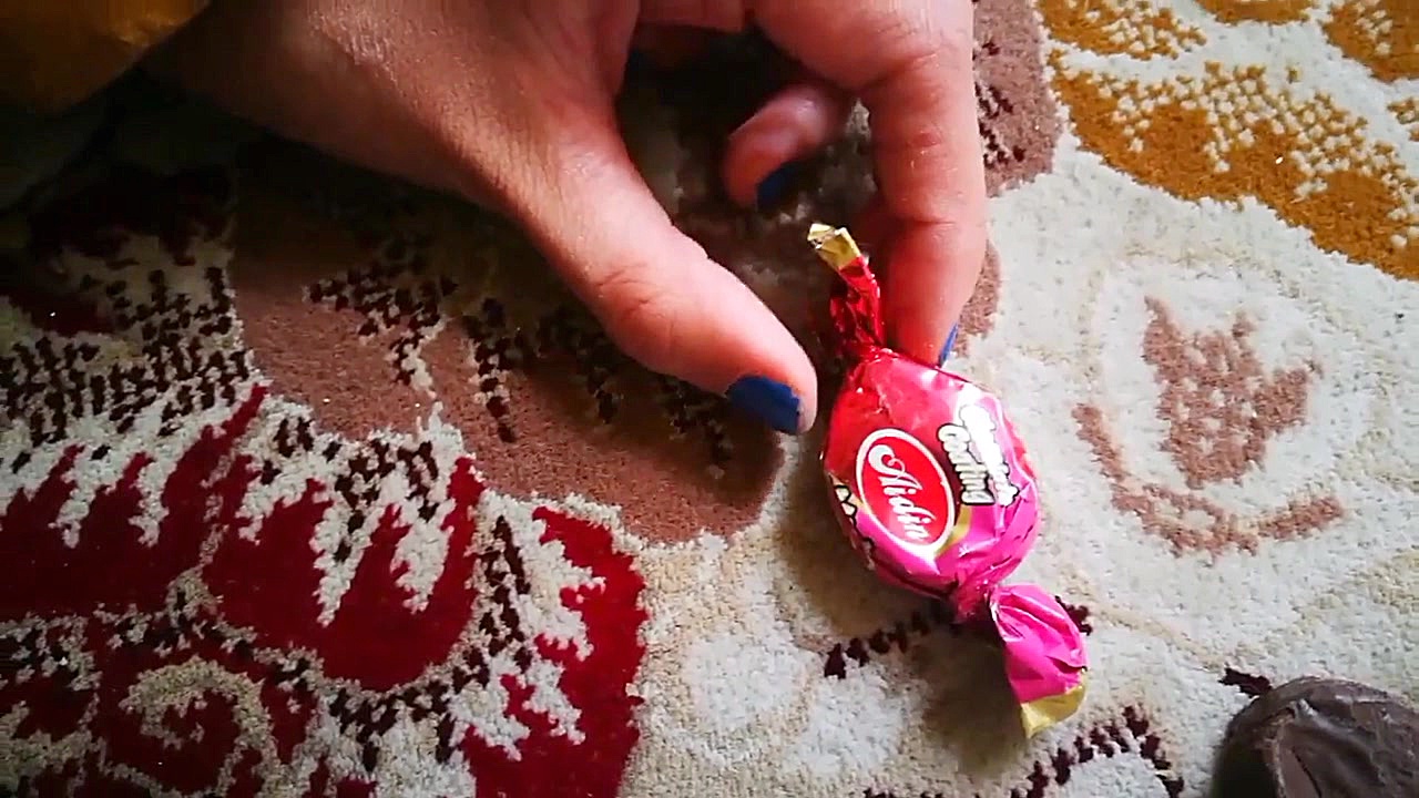 از این شکلاتا نخرید توش کرم هست شکلات ایدین ساناز محمدی