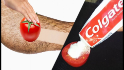 گوجه فرنگی رسیده برای تمیز کردن پوست امتحان کنید