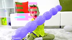 ولاد و نیکیتا بازی با بالن های...