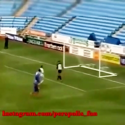 فوتبالیست گل نزن(نهادی)