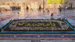 گل آرایی حرم مطهر امام رضا (ع) به مناسبت ۱۷ ربیع الاول