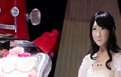 عروسی زوج ربات در یک جشن واقعی