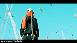 بانوی پاراگلایدر کار طبیعت