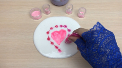 اسلایم سفید و میکاپ صورتی