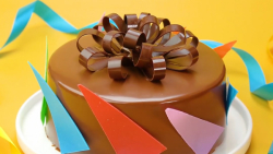 آموزش تزئین کیک های شکلاتی فان...