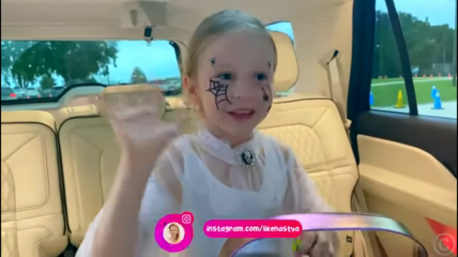 ناستیا و استیسی هدیه های هالوو...