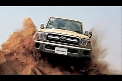 تویوتا لندکروزر سری 70