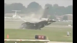 خارج شدن اف 16 از باند