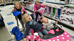 چالش شکار اسباب بازی در فروشگا...