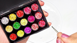 مجموعه لوازم میکاپ در اسلایم ش...