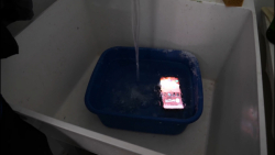 تست مقاومت گلکسی S8 و آیفون 7...