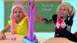 نمایش هارلی کویین و باربی در م...