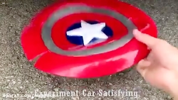 له کردن اسباب بازی زیر ماشین