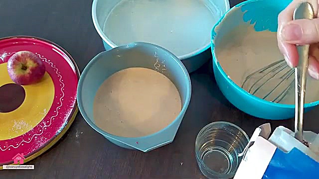 دستور تهیه کیک سیب و دارچین و یه ترفند ساده برای پف بیشتر کیک بانوی با آکنه