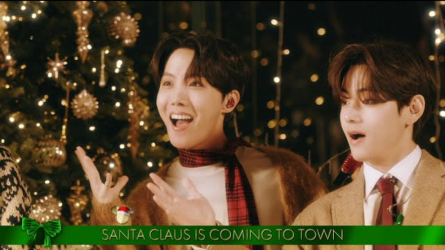 اجرا آهنگ Santa Claus Is Comin از بی  تی اس BTS در The Disney Holiday Singalong زمان131ثانیه
