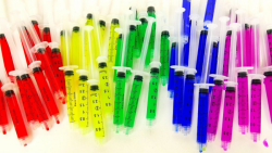 بازی با اسلایمهای رنگی و سرگرم...