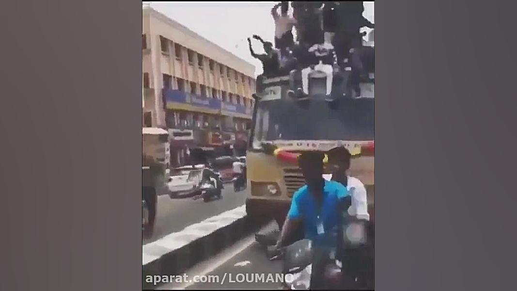 اين همه ادم روي اتوبوس!!!!!!!! گلابی زرین