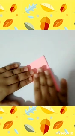 با کاغذ رنگی درست شده است