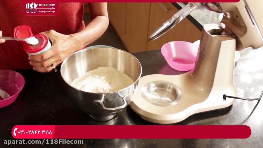 فیلم آموزشی شیرینی پزی | کلیپ شیرینی پزی | قنادی ( تهیه کیک 4 لایه شکلاتی )