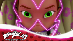 دختر کفشدوزکی در مقابل نوزاد ش...