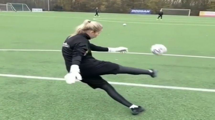 یک شوت بسیار نیرومند و جانانه